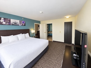 Suite, 1 King Bed, Accessible, Non Smoking