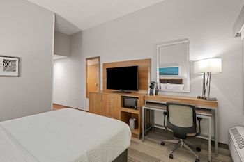 Standard Room, 1 Queen Bed, Accessible Bathtub (Accessible Tub)