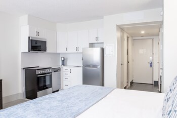 Room, 1 Queen Bed with Sofa bed