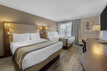 Suite, 2 Queen Beds, Non Smoking, Refrigerator