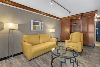 Suite, 1 Queen Bed, Non Smoking, Refrigerator