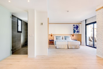 Deluxe Double Room with Balcony (Urban 3 Adults)