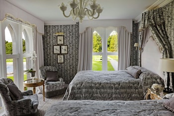 Deluxe Room (Queen Family Room)