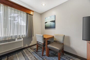 Standard Room, 1 King Bed, Non Smoking, Refrigerator & Microwave