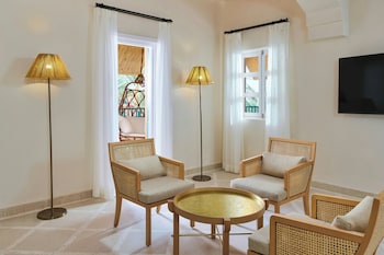 Superior Room, 1 King Bed, Non Smoking, Lagoon View