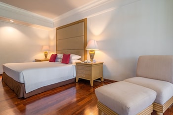 Deluxe Suite (Free Airport Transfer)