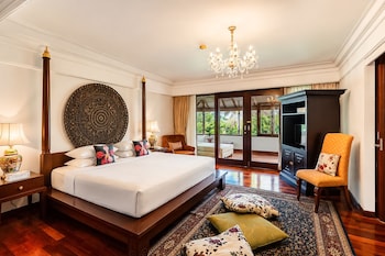 Luxury Two Bedroom Residence, Pool View, Partial Ocean View (Free Airport Transfer)
