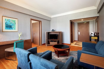Suite, 1 King Bed with Sofa bed