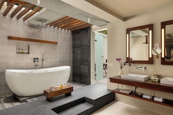 Grand Deluxe Suite with Pool