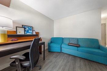 Suite, 1 King Bed, Non Smoking (Upgrade)