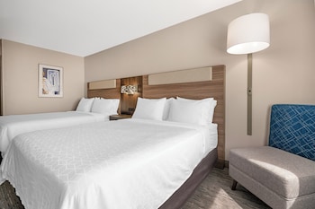 Standard Room, 2 Queen Beds, Roll-in Shower (Mobility)