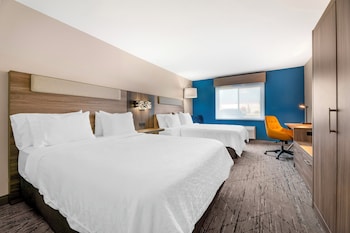 Standard Room, 2 Queen Beds, Roll-in Shower (Mobility)