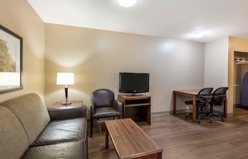 Deluxe Studio, 1 Queen Bed with Sofa bed, Non Smoking