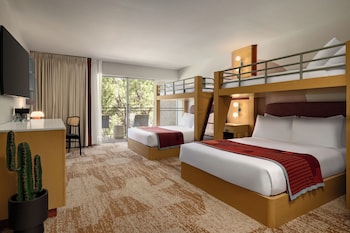 Deluxe Two Queens Adventure Room