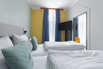 Standard Room, 1 Queen Bed (Up to 3 adults)