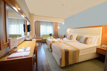 Deluxe Room, Multiple Beds, Non Smoking, Connecting Rooms