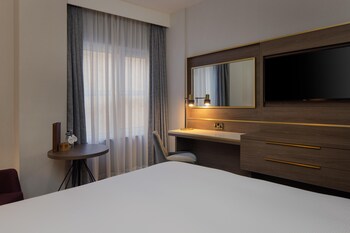 Deluxe Room, 1 Queen Bed