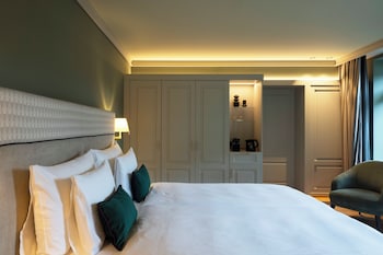 Corner Room Cresta with Balcony