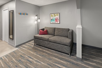 Suite, 2 Bedrooms (1 King Bed, 1 Queen Bed)