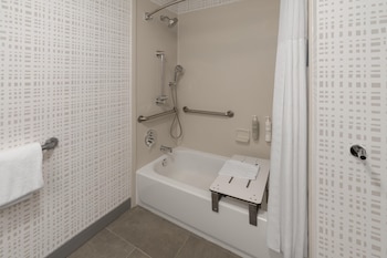 Room, 1 King Bed, Accessible, Bathtub