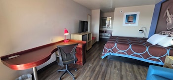 Room, 1 King Bed, Smoking
