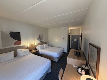 Room, 2 Queen Beds, Microwave