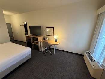 Room, 1 King Bed, Microwave
