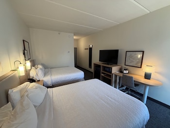 Room, 2 Queen Beds, Microwave