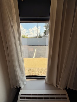 Room, 1 King Bed, Microwave