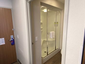 Studio Suite, 2 Queen Beds (Bath/Shower Combo)