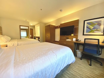 Studio Suite, 2 Queen Beds (Bath/Shower Combo)