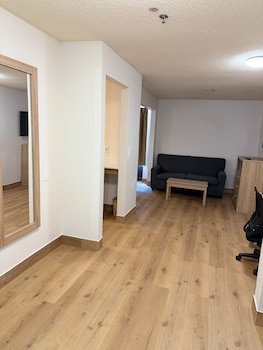 Deluxe Studio, 1 Queen Bed with Sofa bed, Non Smoking