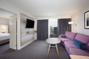Suite, 1 Bedroom, Accessible (Roll-In Shower)