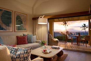 Suite, 1 King Bed, Ocean View (Celebration)