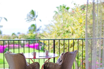 Suite, 1 King Bed, Partial Ocean View