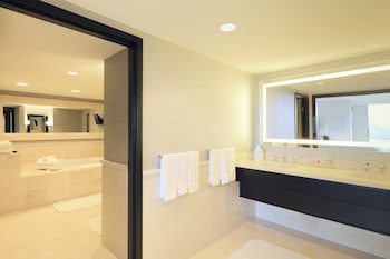 Vice Presidential City Skyline View Balcony Suite