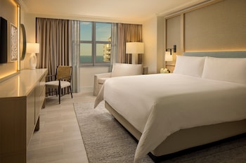 Room, 1 King Bed with Sofa bed, Partial Ocean View