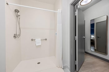 Room, 1 King Bed, Non Smoking (Accessible Bathtub)