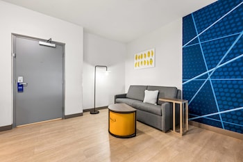 Suite (Double Queen, with sofa and TUB)