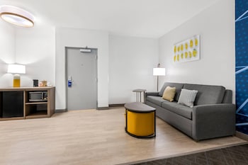 Suite (Double Queen with sofa and Shower)