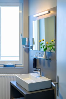 Economy Suite