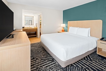 Room, 1 King Bed (Den)