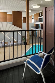 Room, 2 Queen Beds, Mobility Accessible, Bathtub