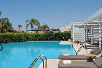 Double Room Swim up Pool view (Bungalow Area)