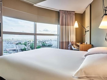 Standard room with 1 double bed (city view)