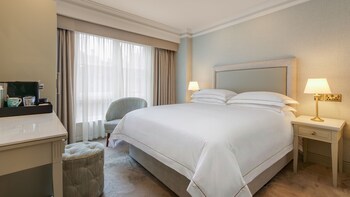 City Queen Room