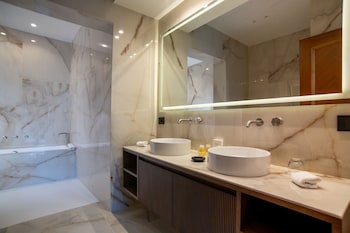 Junior Studio Suite, City View