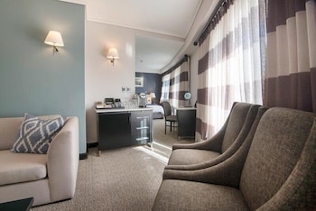 Junior Studio Suite (JSUK)